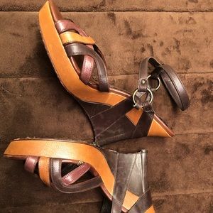 J Vincent browns and tan wedges